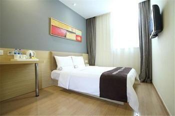 Ji Xujiahui Yishan Road 4*