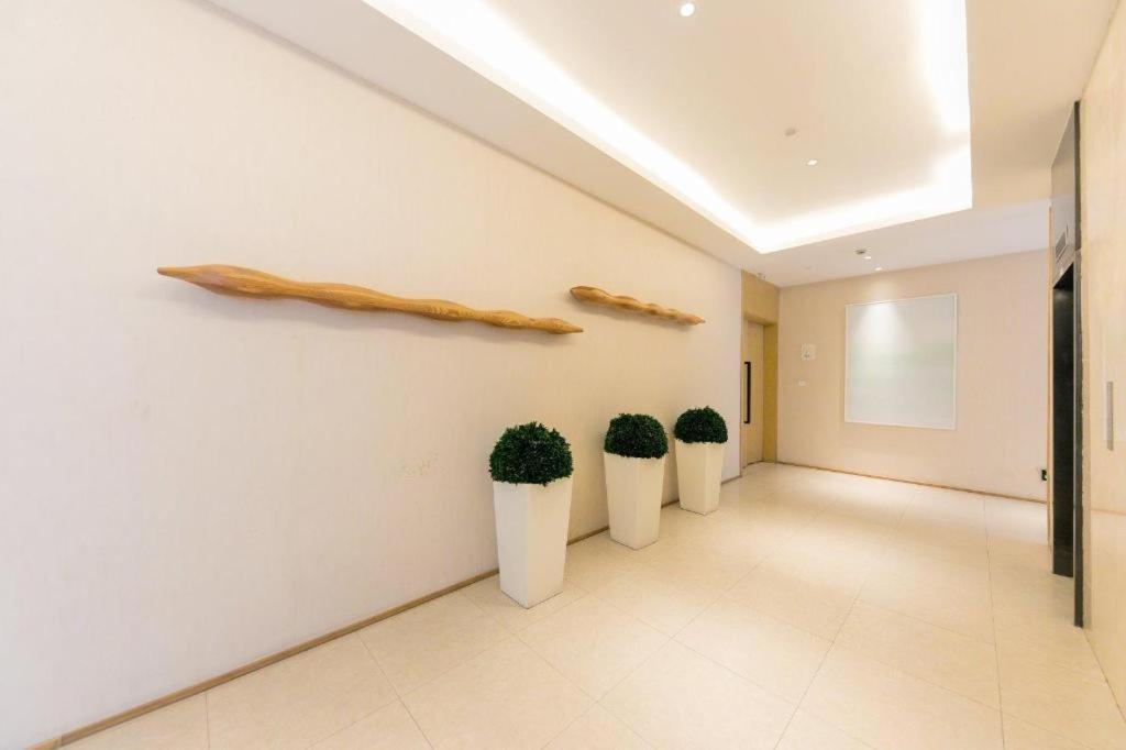 Ji Xujiahui Yishan Road 4* Shanghai