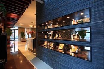 Ji Xujiahui Yishan Road Hotel