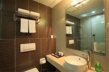 Ji Xujiahui Yishan Road 4* Shanghai